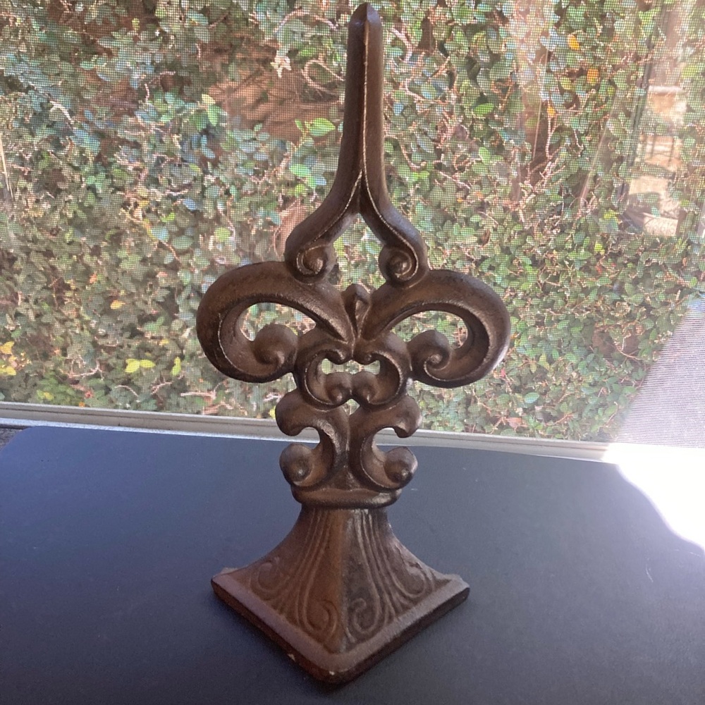 Decorative Fleur-de-Lis Cast Metal Finial in Dark Brown